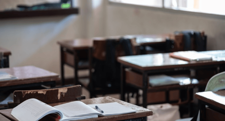 Entre a comemoração e a regulação: o que revela o IDEB?