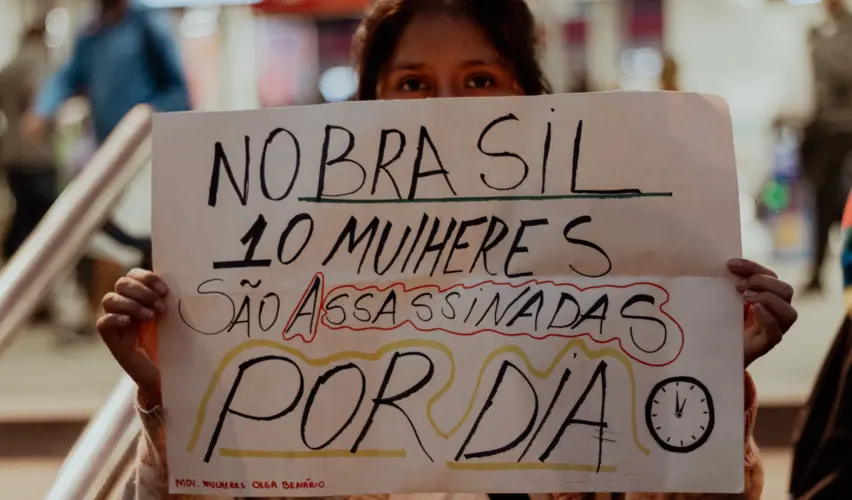 Brasil não consegue frear assassinatos de mulheres dentro de casa há uma década, mostra Atlas da Violência
