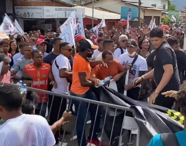 Moradores do Acará (PA) atribuem episódios de violência policial e de milícias privadas (seguranças da Empresa Ciclus) à pressão sobre o território para instalar aterro sanitário. A comunidade exige providências por parte dos órgãos de controle e fiscalização e o fim da repressão - Imagem: Reprodução / Redes Sociais