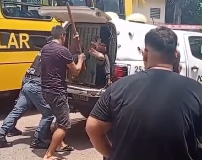 ARTISTA EQUATORIANO PRESO EM TEFÉ DENUNCIA AGRESSÕES E MAUS-TRATOS; ENTIDADES COBRAM INVESTIGAÇÃO E PROVIDÊNCIAS