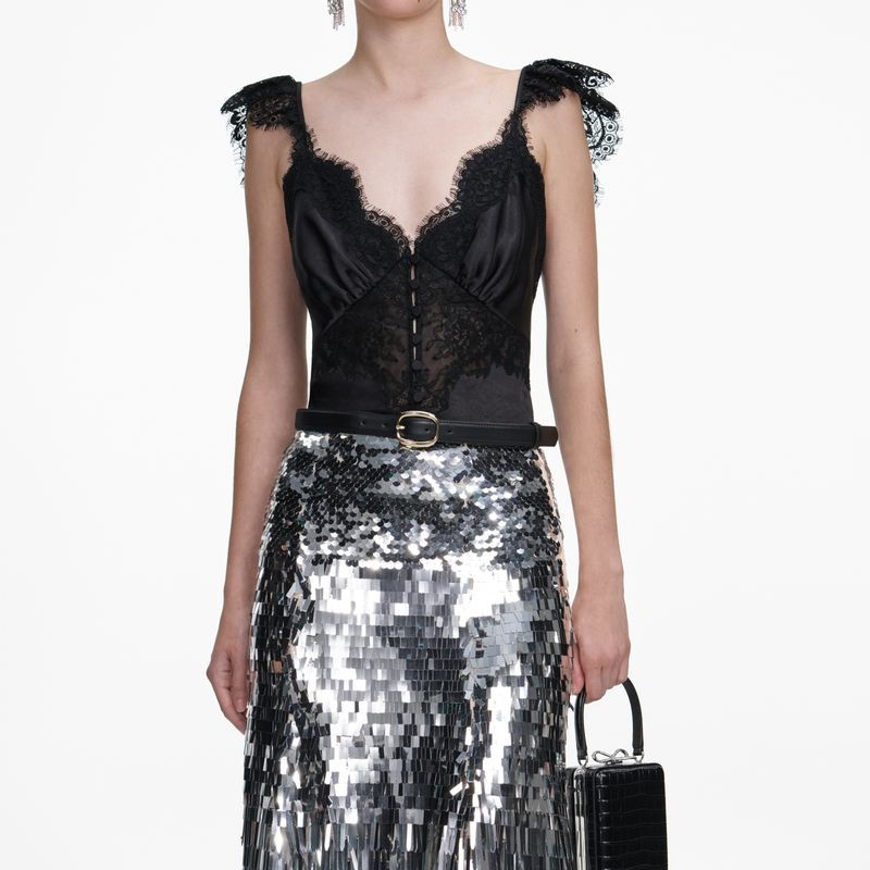 תמונה ממוזערת: SELF-PORTRAIT- SILVER GRADIENT SEQUIN MIDI SKIRT