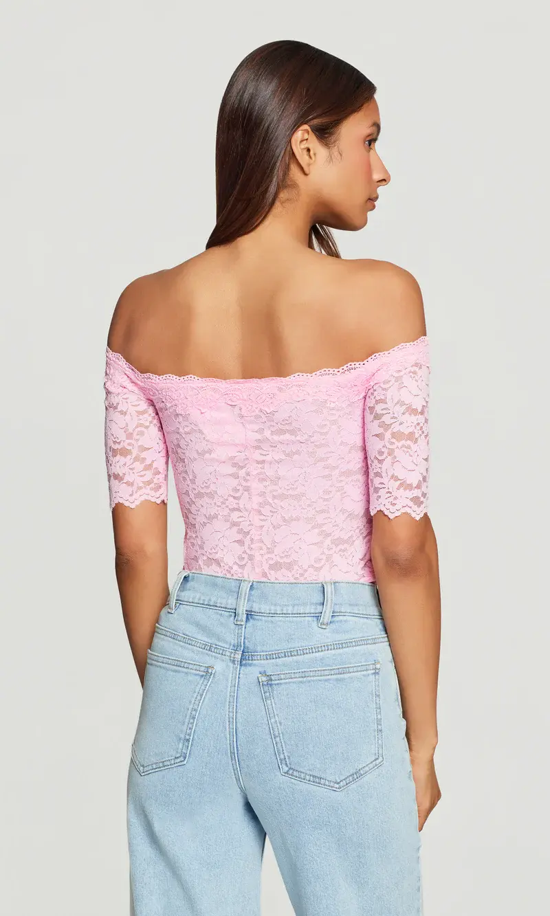 תמונה ממוזערת: GENERATION LOVE - Kovi Lace Off Shoulder Top in Soft Rose