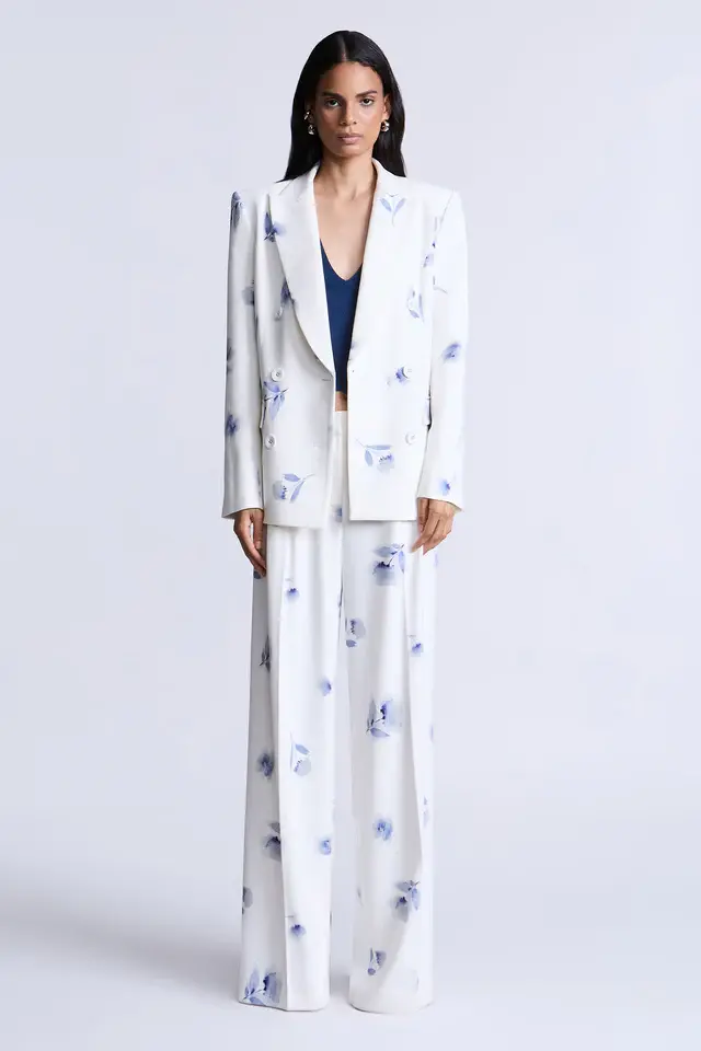 תמונה ממוזערת: BCBGMAXAZARIA- Maria Printed Blazer in  Floating Flower Print