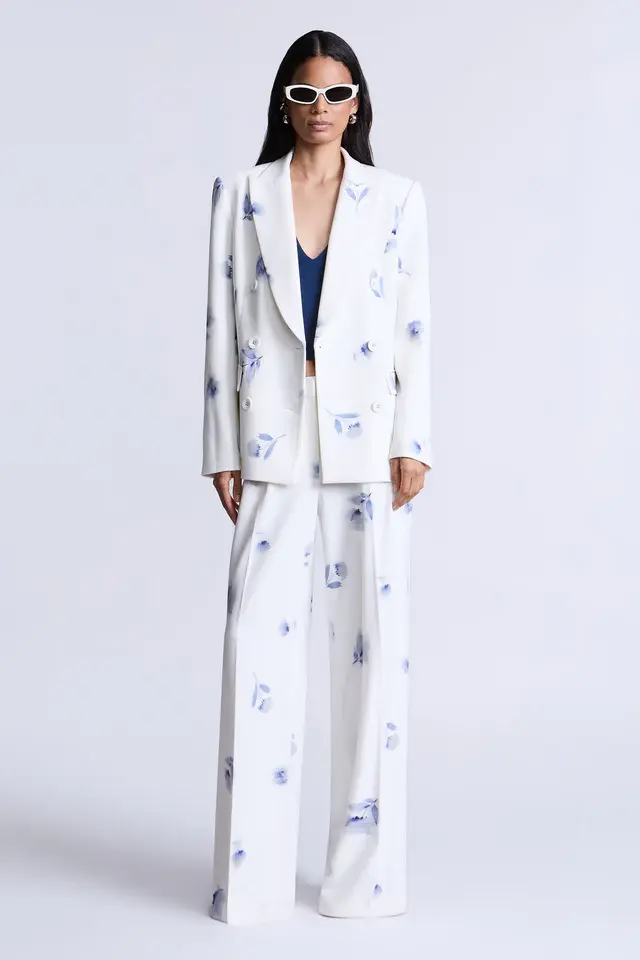 תמונה ממוזערת: BCBGMAXAZARIA- Maria Printed Blazer in  Floating Flower Print