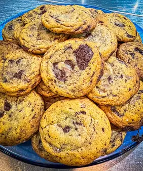 Chocolate chip cookies, perfect for any Fort Myers event