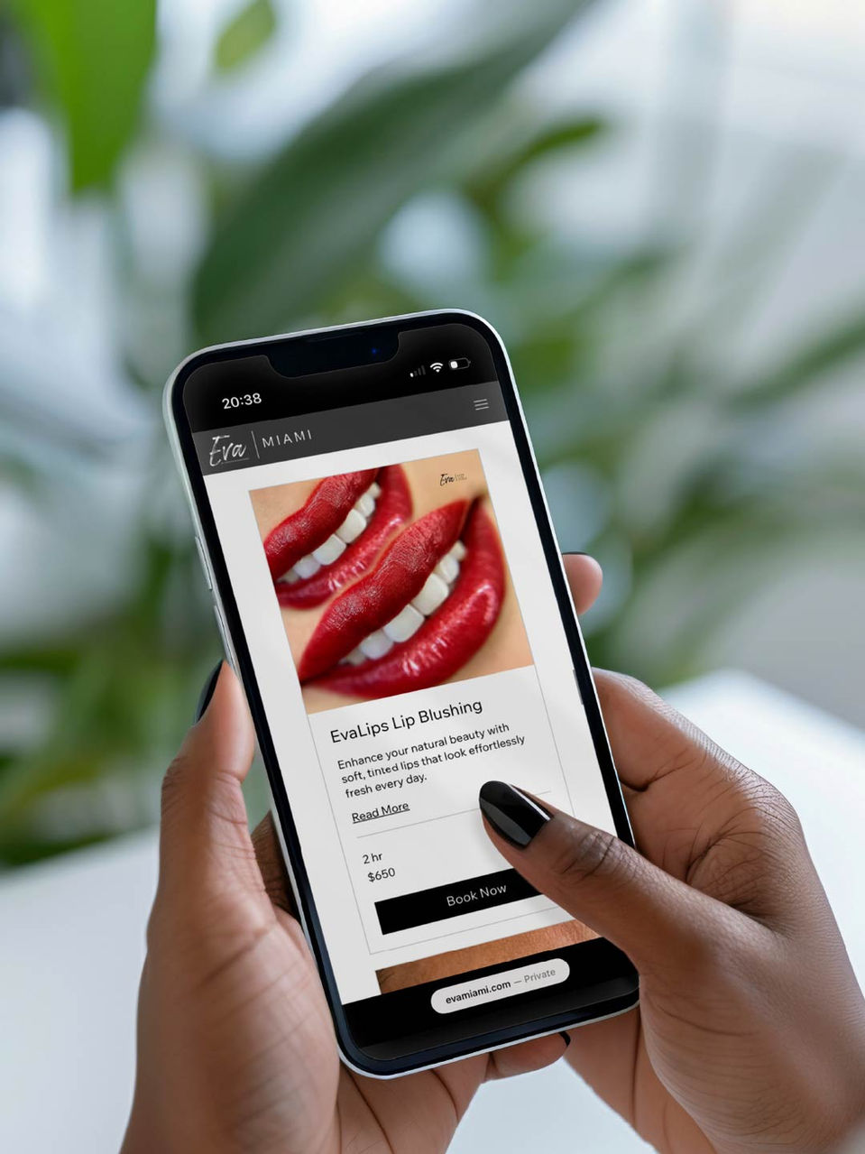 Person holding phone with product image and text visible on the screen.