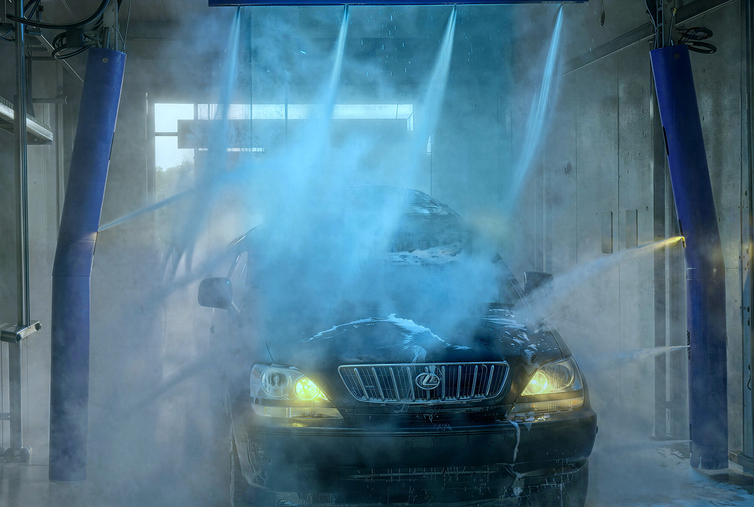 Petit Accutrac 360-i touchfree system washing a vehicle