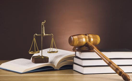 No confunda un notario con una abogada Licenciada; Especialmente en casos de Inmigración