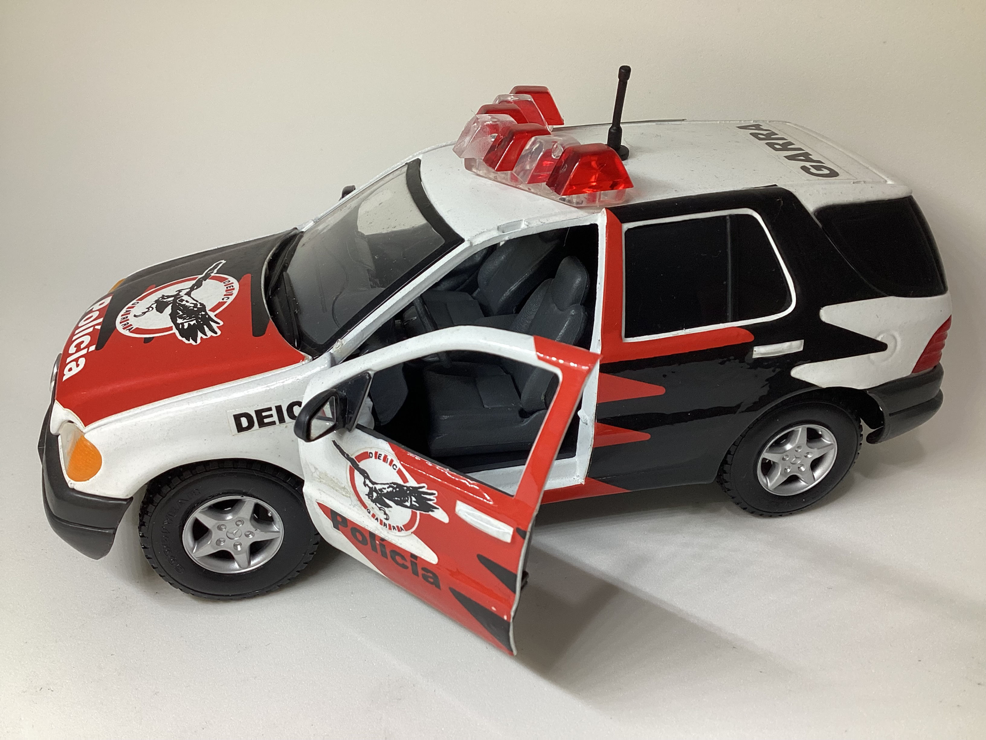 Mini 08 - Viatura customizada 1:24