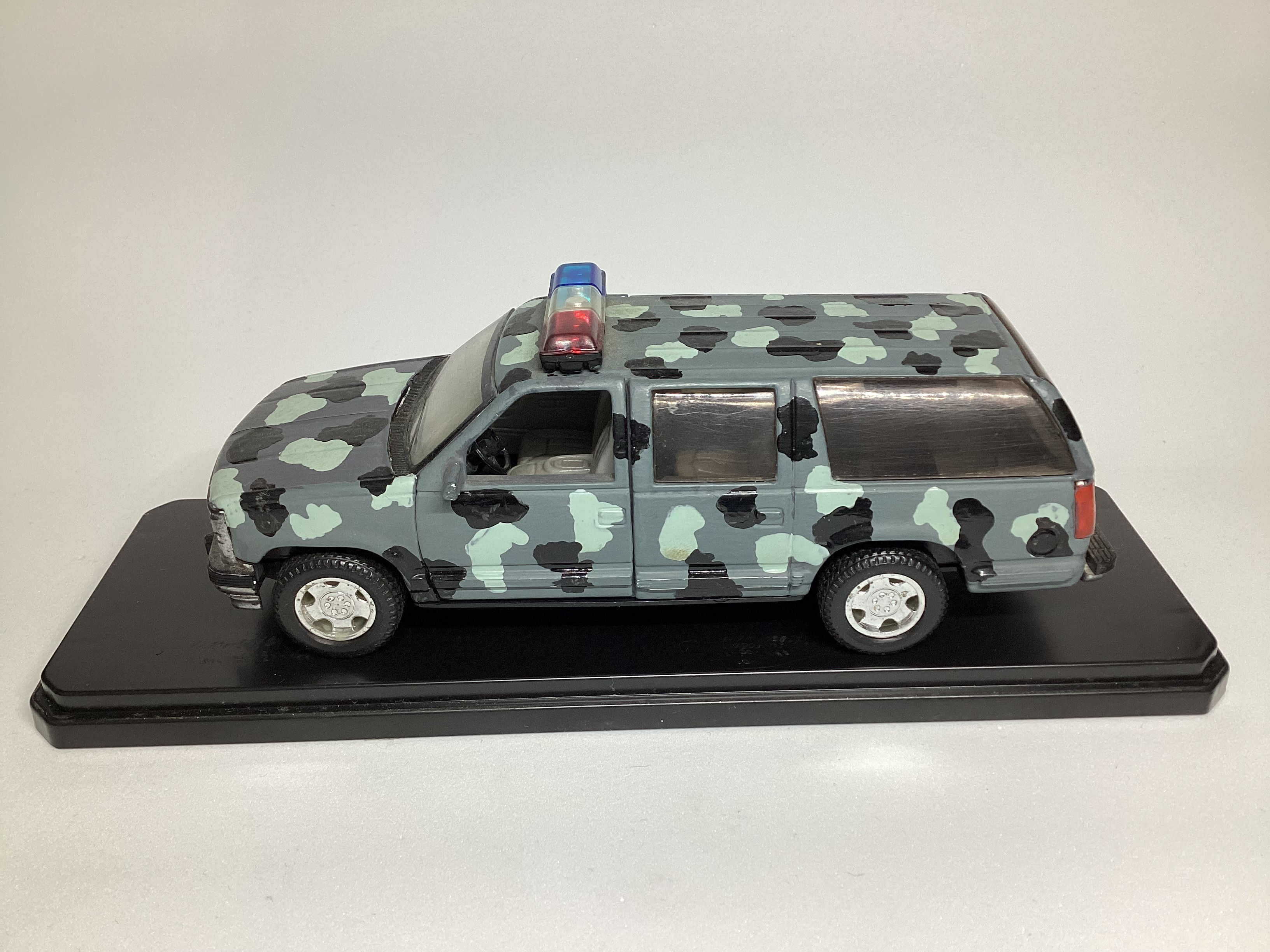 Mini 06 - Viatura camuflada