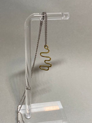 Wavy pendant necklace