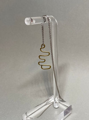 Wavy pendant necklace