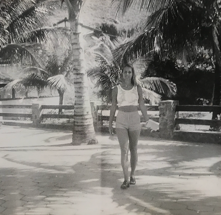 foto de mercedes gerner em Ilhabela na década de 1970