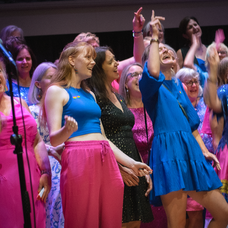 PRP singers freely moving and singing