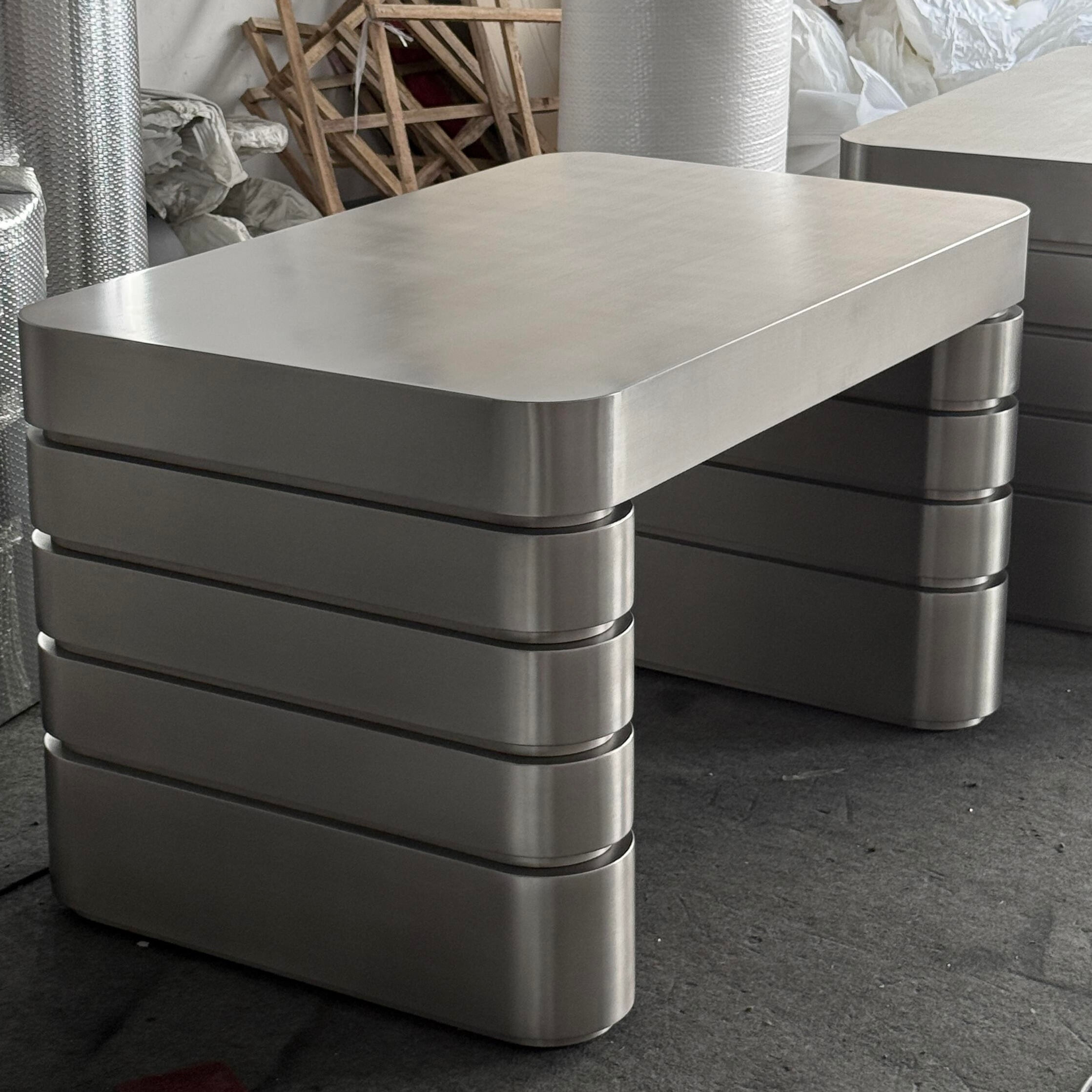 Metal display table. Round table corners ensure safety, stainless steel wire