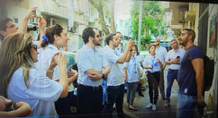 צילום מודיאו של מפגש עיתונאים עם האמן -