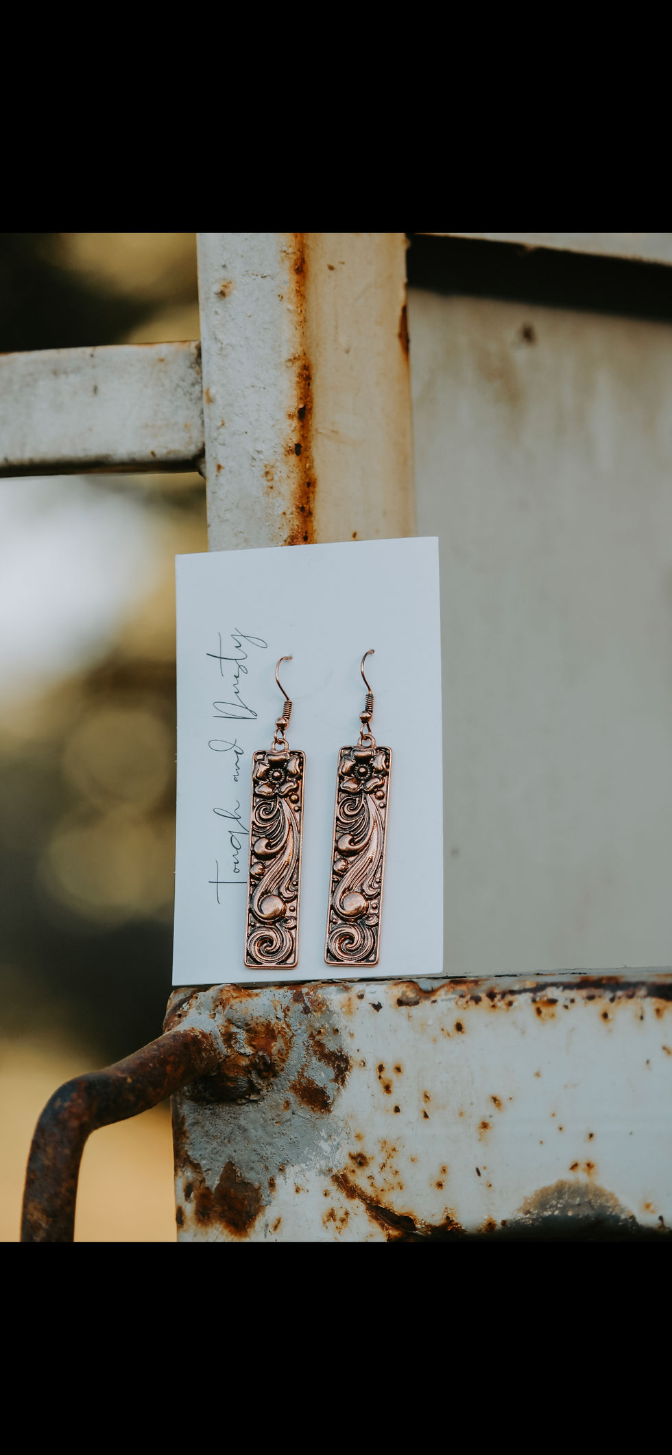 Thumbnail: Vintage Floral Drops 