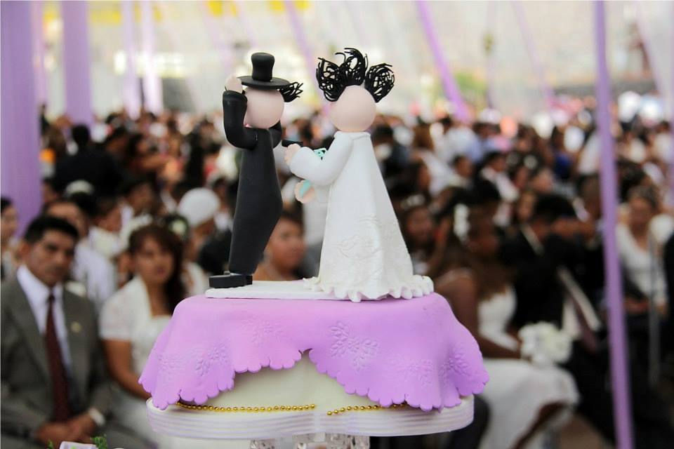 1er matrimonio masivo - novios locos