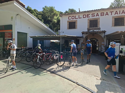 cyclists preppping at sa bataia cafe.jpg