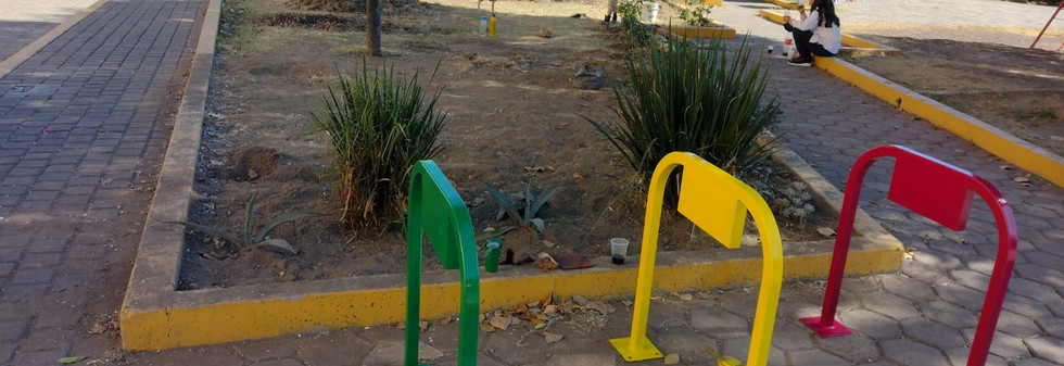 Estacionamiento de bicicletas pintado