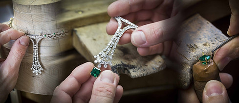 vca jewellery emerald claudine necklace.