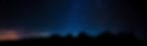 Sternenhimmel mit Bergen am Horizont