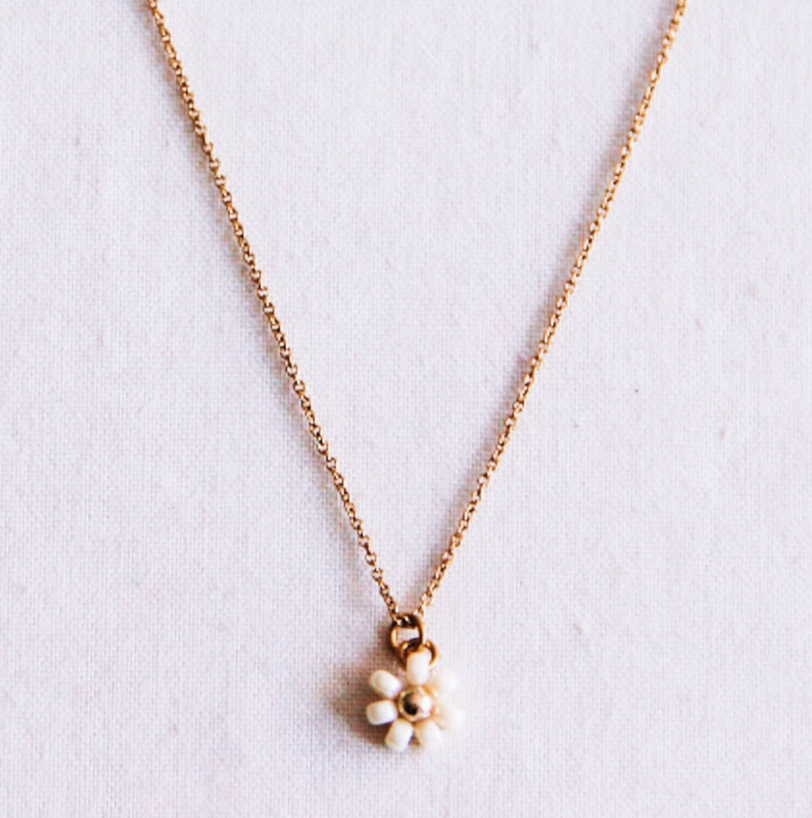 Fijne ketting met madeliefje