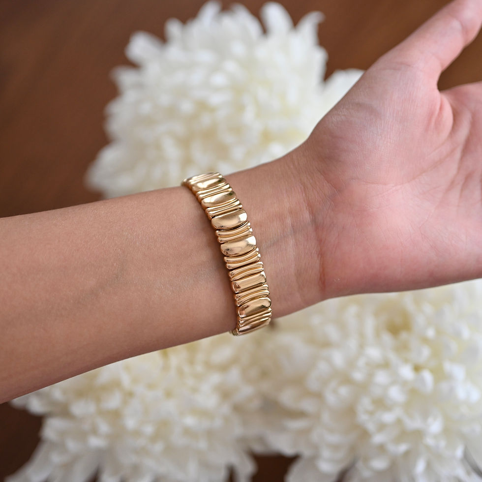 Thumbnail: Cartier Baignoire Casque d'or bracelet