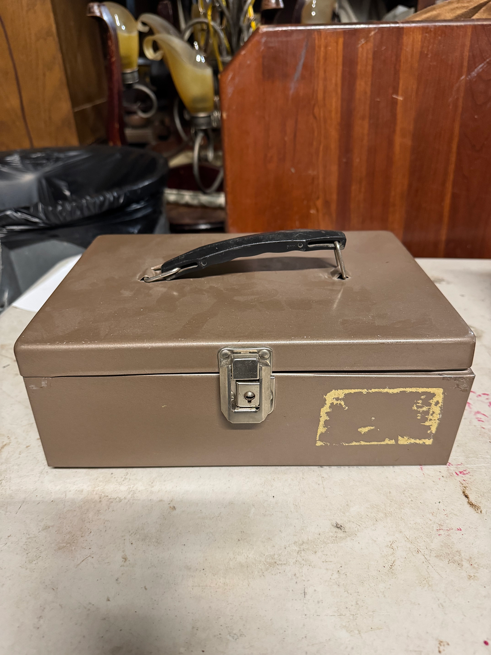 [O0034] Cash box