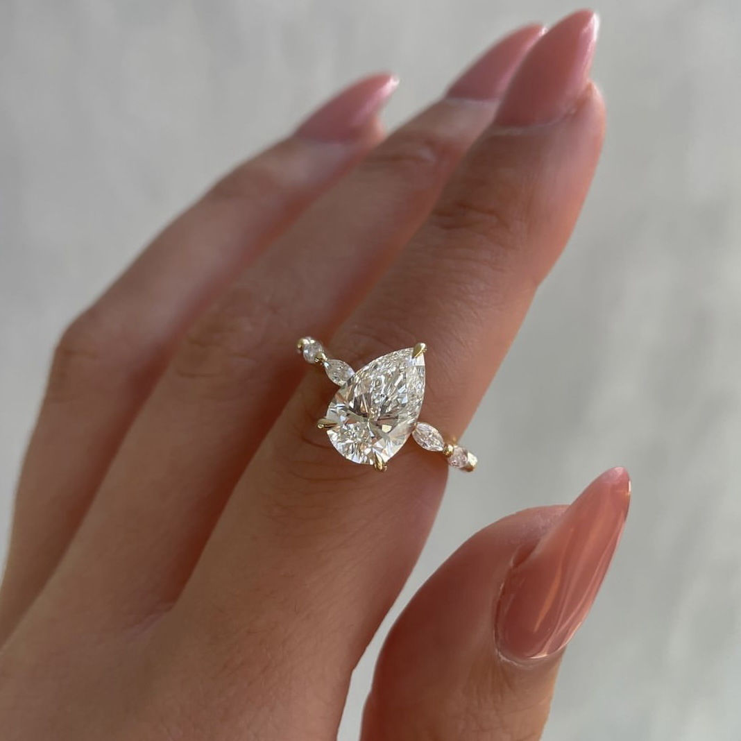 Luxury Oval Stainless Steel Rings for Women Inlaid Zircon Wedding Ring Jewelry A