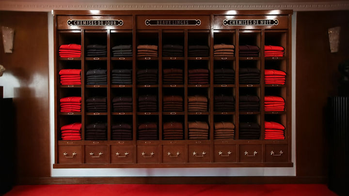 #ebenisterie #menuiserie #surmesure #fabrication #bibliotheque #woodworking #atelier #workshop #noyer #walnut #madeinfrance #hautdegamme #interiordecor #pretaporter