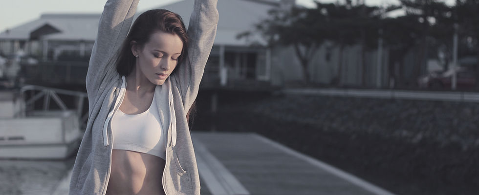 Mujer-con-Outsretched-Arms-