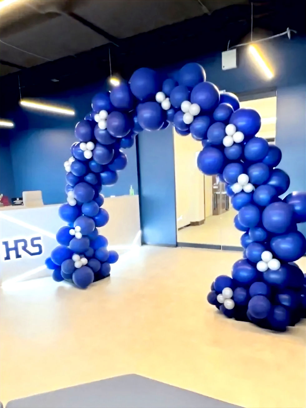 Thumbnail: Organic Balloon Arch