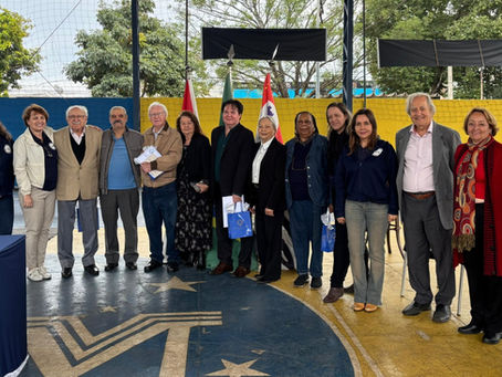 Colégio e Curso CPM presta homenagem a mestres da educação Pirassununguense
