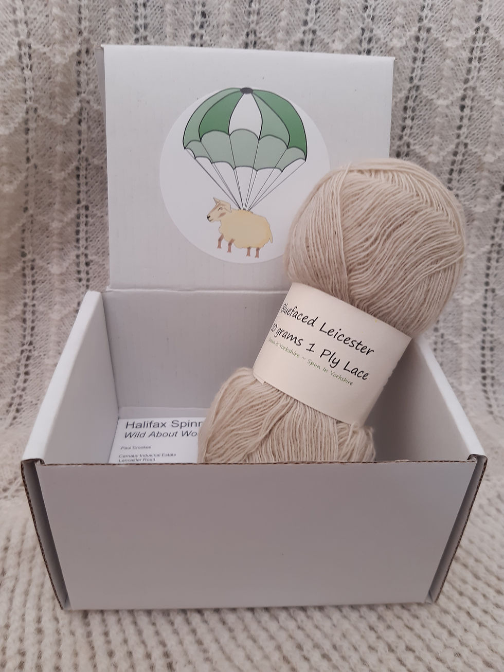Thumbnail: Feather and Fan Lace Scarf Kit