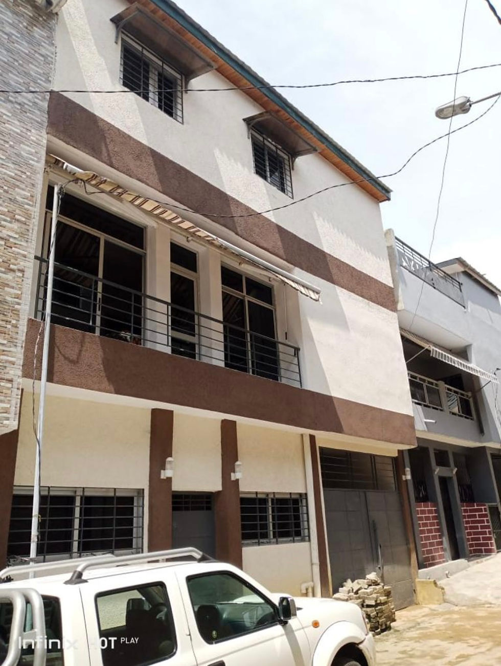 Splendide Villa Triplex 07 pièces haut STANDING- EN VENTE- Côte d’Ivoire- Abatta A 125 millions