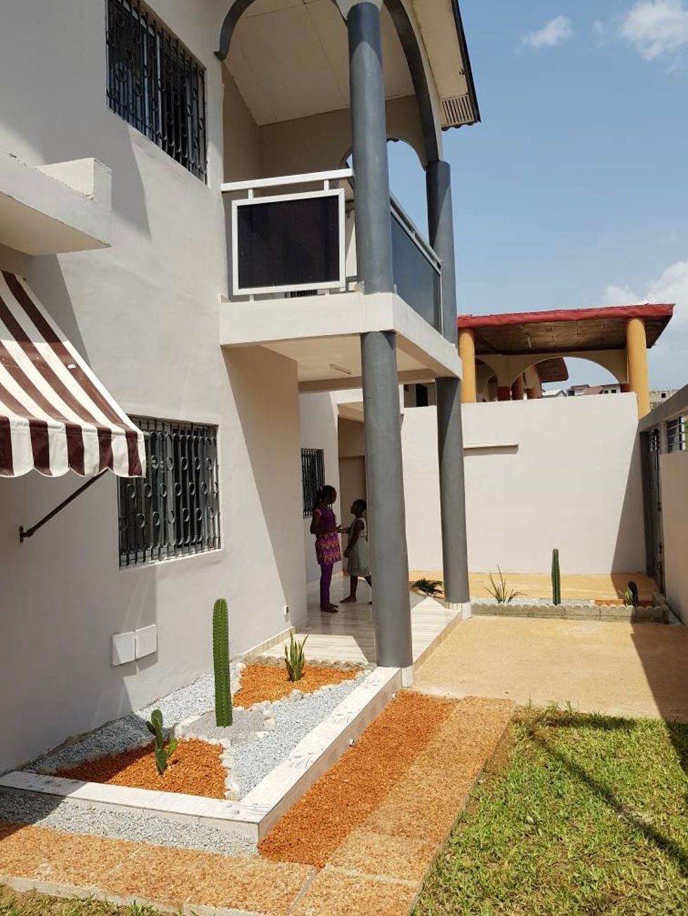 VILLA DUPLEX DE 07 PIÈCES-En vente - Côte d’Ivoire- RIVIERA ABATTA bâti sur 330m² A 300 MILLIONS