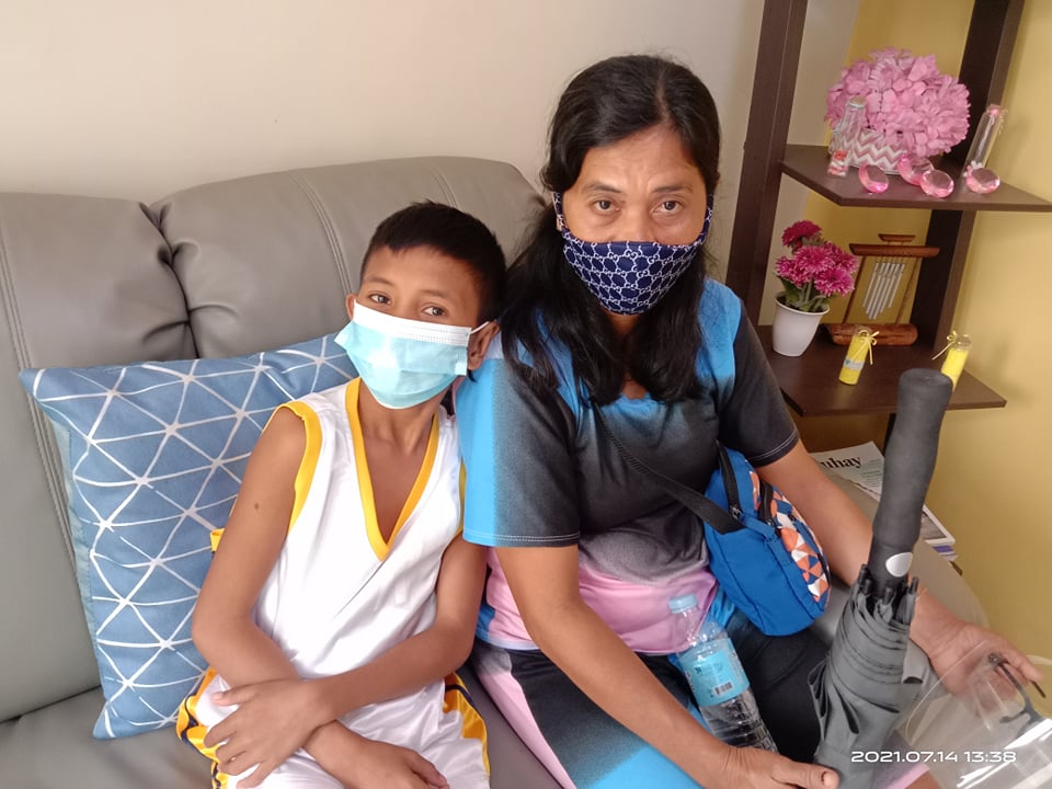 A young with his mother visited the clinic of a plastic surgeon.