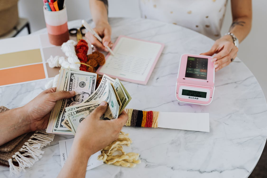 how much do virtual assistants make