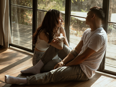 Un couple amoureux, accro l'un à l'autre