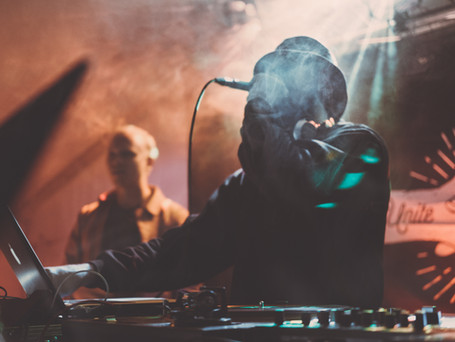 DJ on Mic