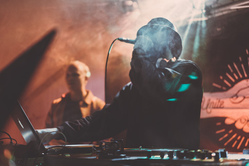 DJ on Mic
