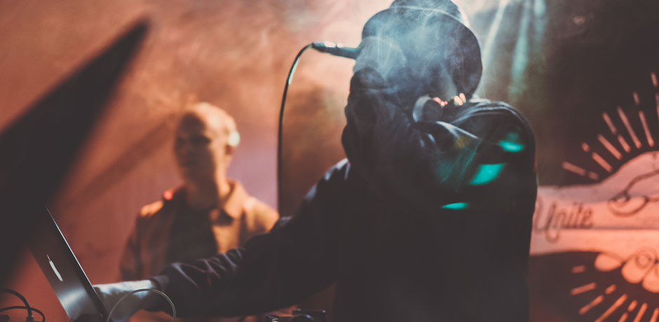 DJ on Mic