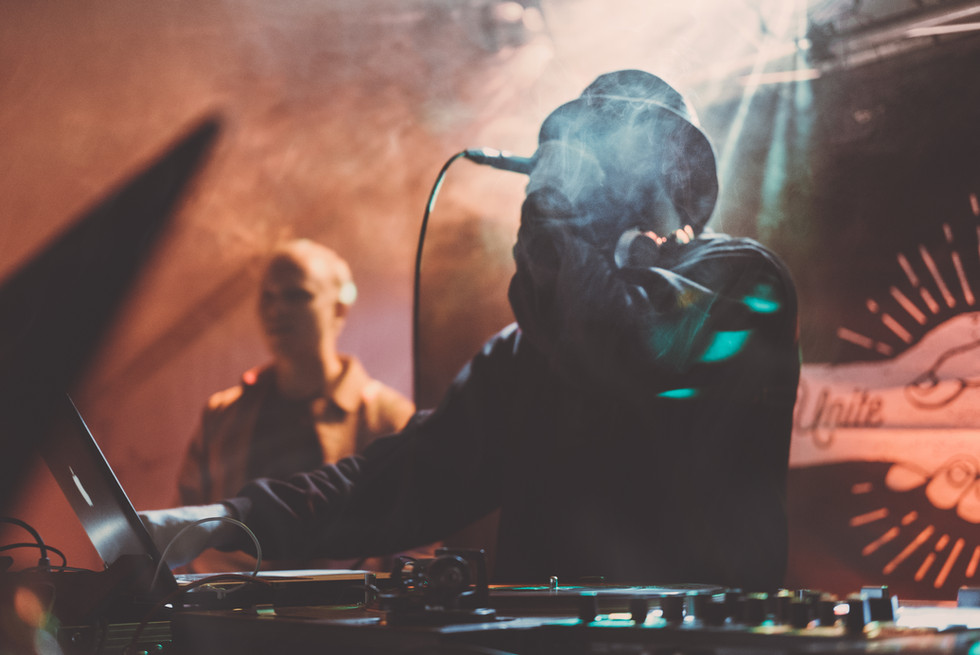 DJ on Mic