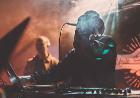 DJ on Mic