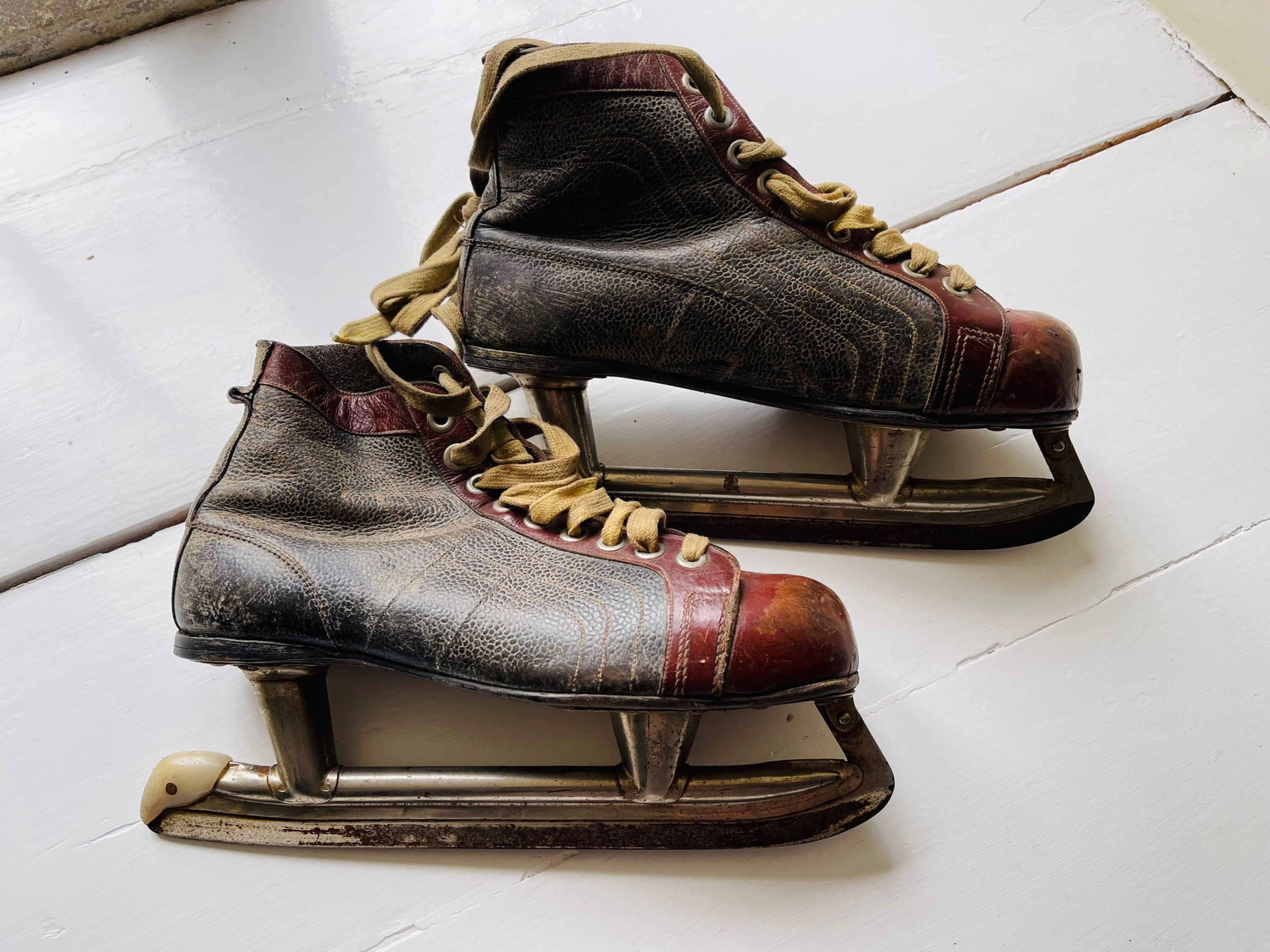 Vintage Mens Canadian Ice Hockey Ice Skates - 