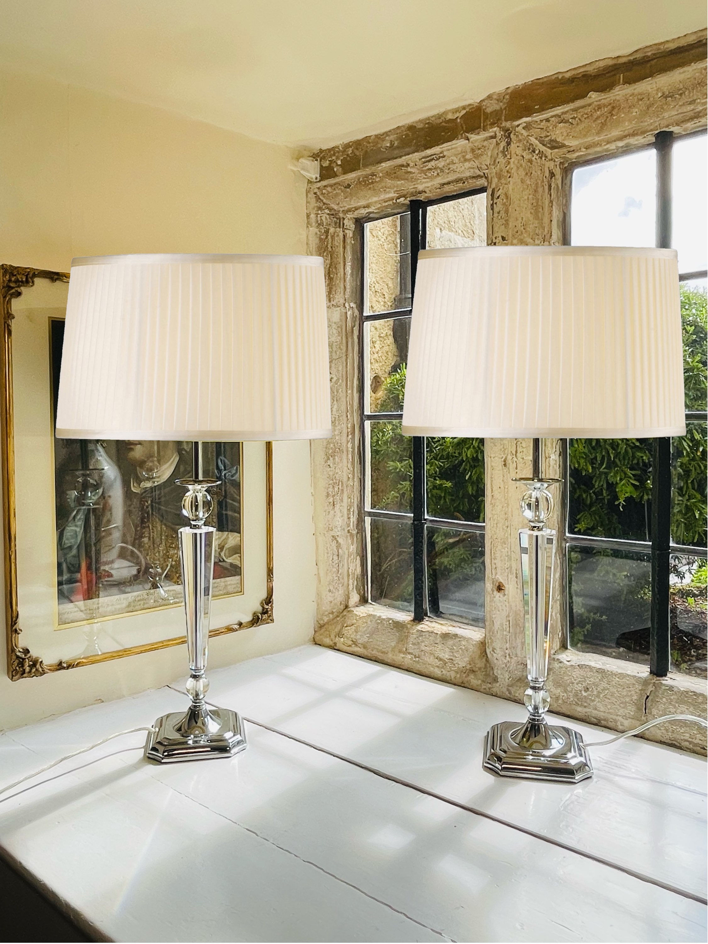  Pair of vintage Lucite table lamps in the style of Baccarat - 