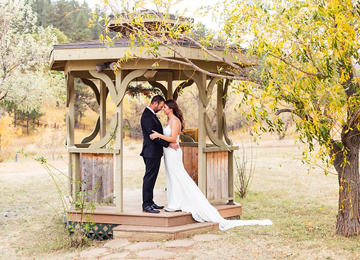 spearfish-south-dakota-wedding-photographer-couple-gazebo