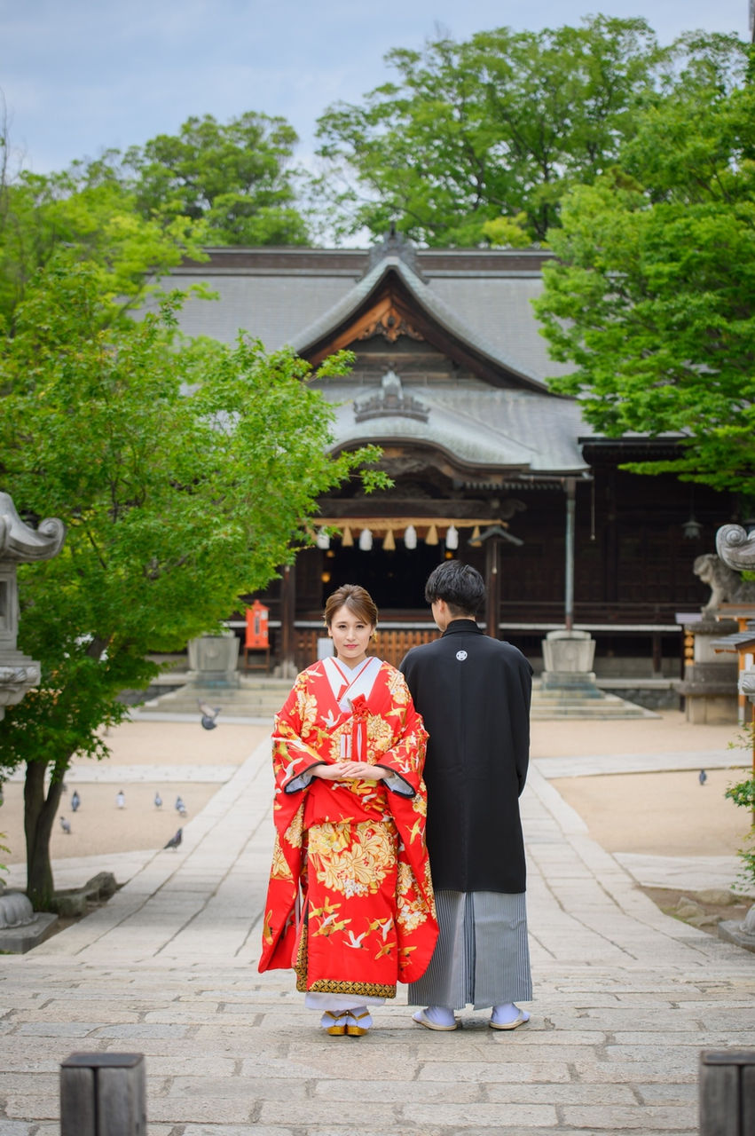 長野県松本市四柱神社で神前式を行う新郎新婦