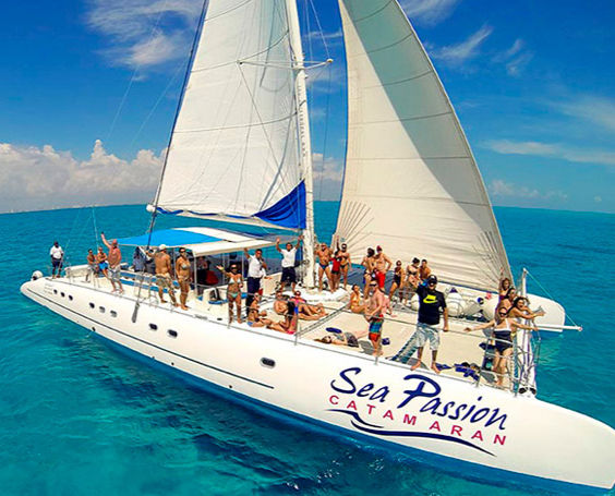 cancun-sailing-islamujeres_edited.jpg